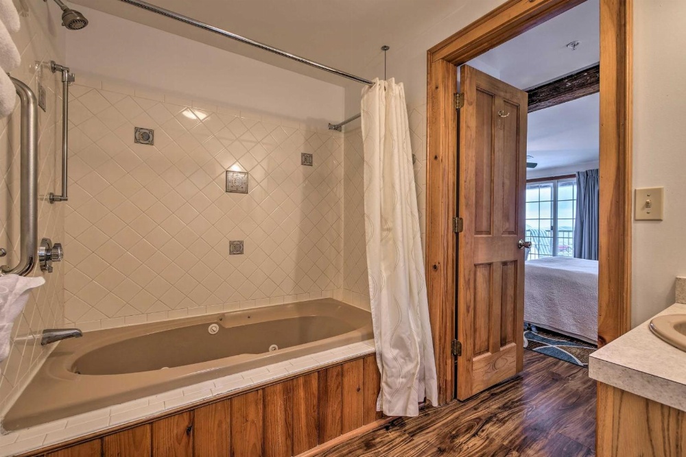 Lincolnville Studio with Ocean-view Balcony!